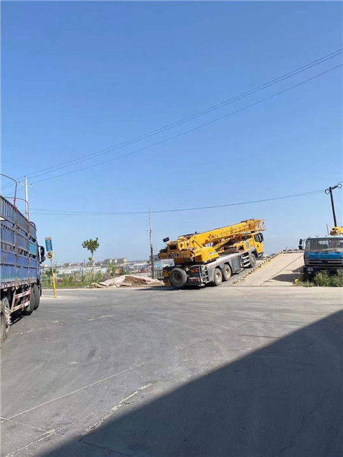 新都区25吨吊车的租赁价格大概是多少？