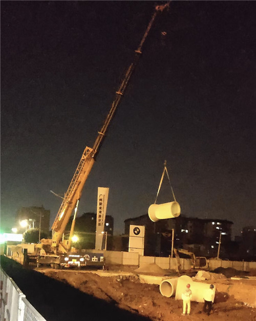 新都区“弯臂矫正”—— 吊车的 “形变补偿” 技术