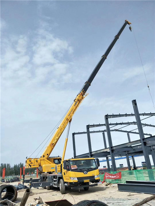 新都区超高层建筑钢结构吊装案例